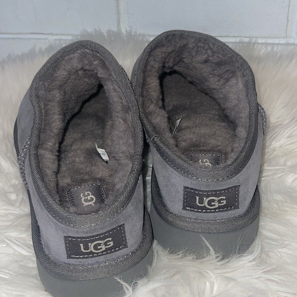 New UGG Classic Slipper Womens Size 12 Gray Suede Shoe Fur Lined - Picture 3 of 7